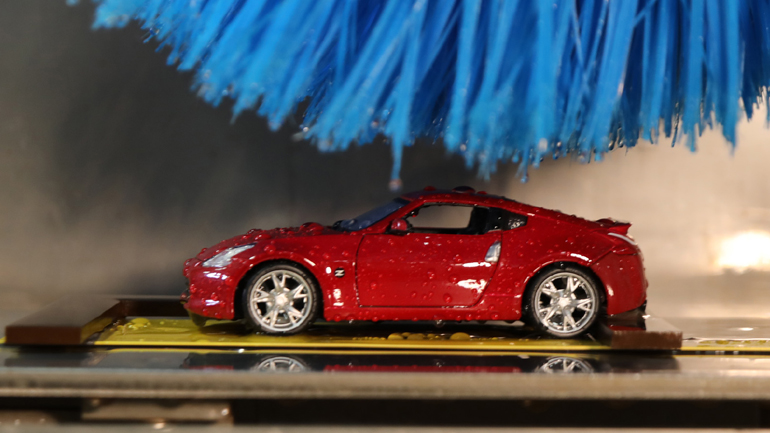 Γιατί πλένει τις… μινιατούρες η Nissan;