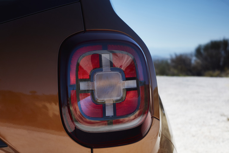 Νέα σχεδίαση στα πίσω φωτιστικά σώματα