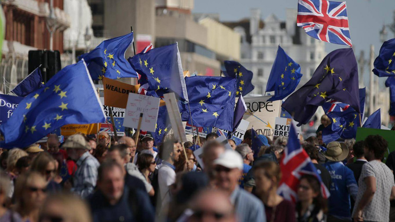 Βρετανία – Δημοσκόπηση: Πάνω από τους μισούς Βρετανούς θα ήθελαν να παραμείνει η χώρα στην ΕΕ