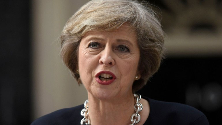 Μέι: Το Brexit δεν θα εκτροχιαστεί