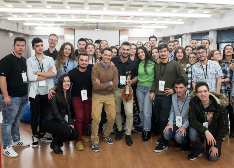 Στη διάρκειά του εργαστηρίου, τα παιδιά είχαν την ευκαιρία να γνωρίσουν από κοντά τον Θανάση Αντετοκούνμπο, την Μαρίνα Σάττι και τον Δημήτρη Μακαλιά