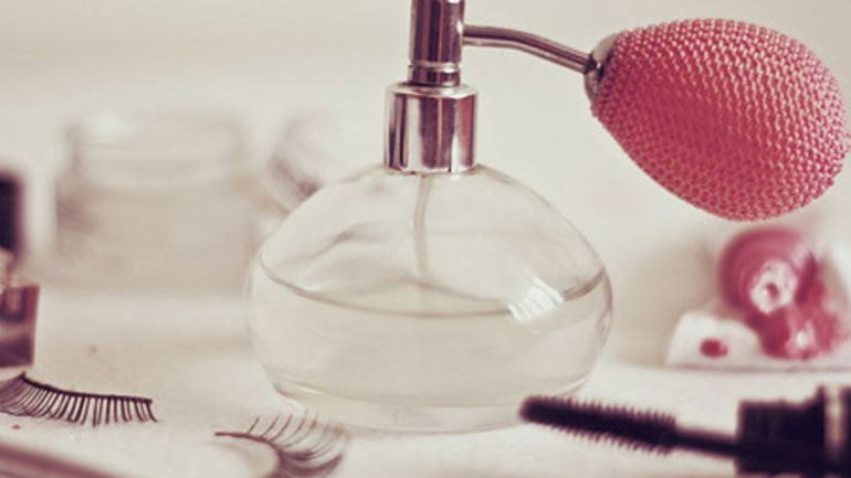 Σημείο ισορροπίας βρίσκει η αγορά αρωμάτων και καλλυντικών