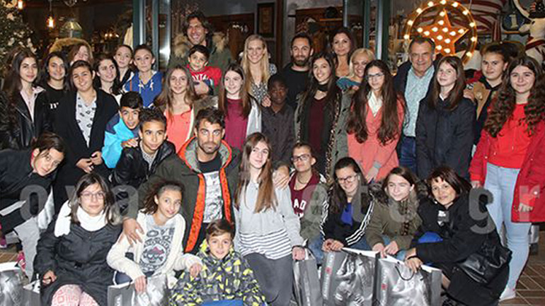 Χριστουγεννιάτικη εκδήλωση για καλό σκοπό από τη Χριστίνα Λαμπίρη και τον σύζυγό της