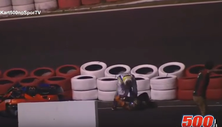 Πλακώθηκαν στις μπουνιές σε αγώνα καρτ!