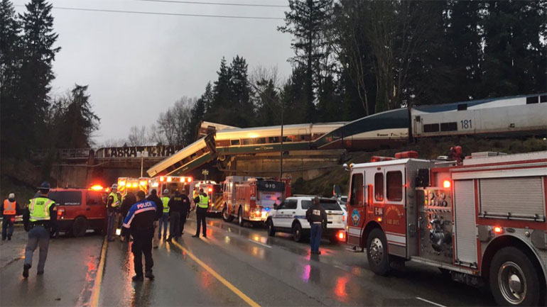 Live: Εκτροχιασμός τρένου στην πολιτεία της Ουάσινγκτον – Nεκροί και τραυματίες