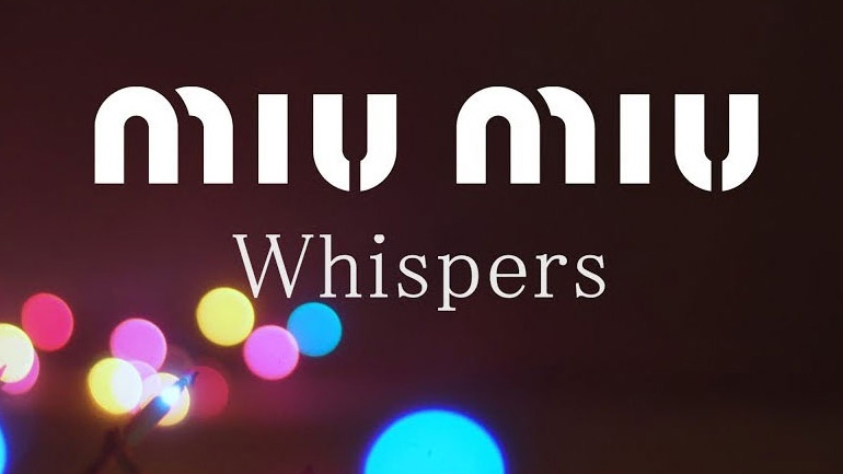 Η νέα καμπάνια της Miu Miu με άρωμα Χριστουγέννων!