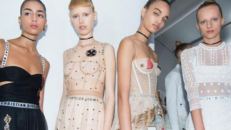 Σε ποιον οίκο ανήκει το ρούχο της χρονιάς για το 2017;