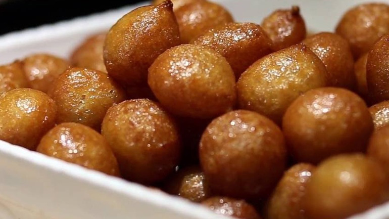 Γεμιστοί λουκουμάδες με σοκολάτα