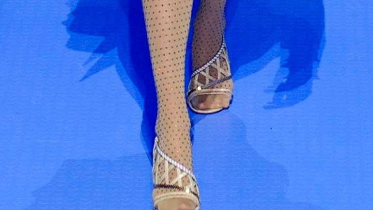 Τα νέα κρυστάλλινα καλσόν της Gucci που αναμένεται να γίνουν ανάρπαστα!