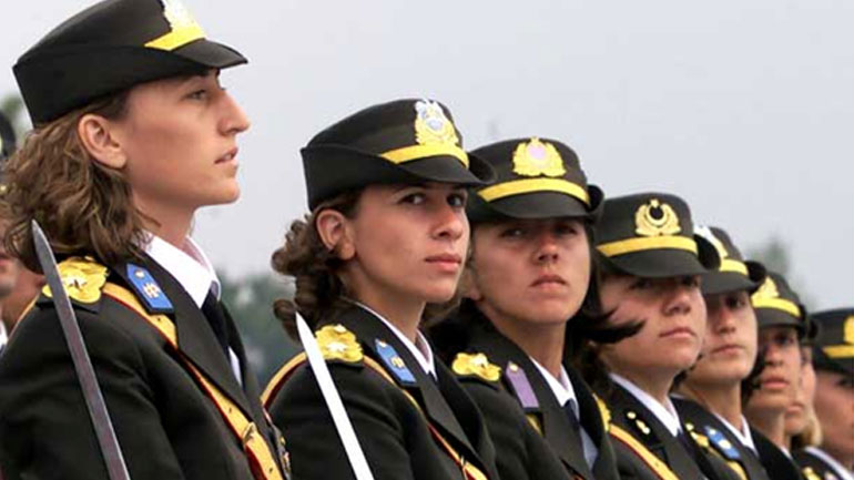 Η Τουρκία θα επιστρατεύσει 8.000 γυναίκες Η Τουρκία θα επιστρατεύσει 8.000 γυναίκες