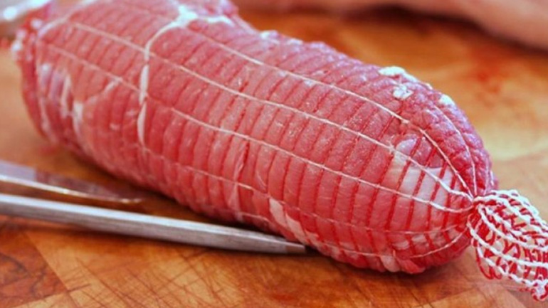 Δέσμευση ρολού κοτόπουλου με γέμιση