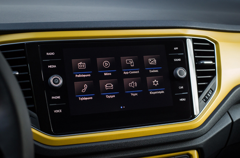 H οθόνη αφής στην κεντρική κονσόλα