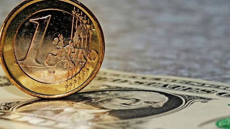 Οριακή άνοδο σημειώνει το ευρώ έναντι του δολαρίου