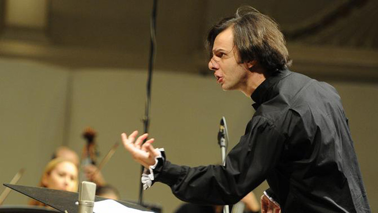 Ο διάσημος Έλληνας μαέστρος Θεόδωρος Κουρεντζής ξεκινάει περιοδεία στη Ρωσία