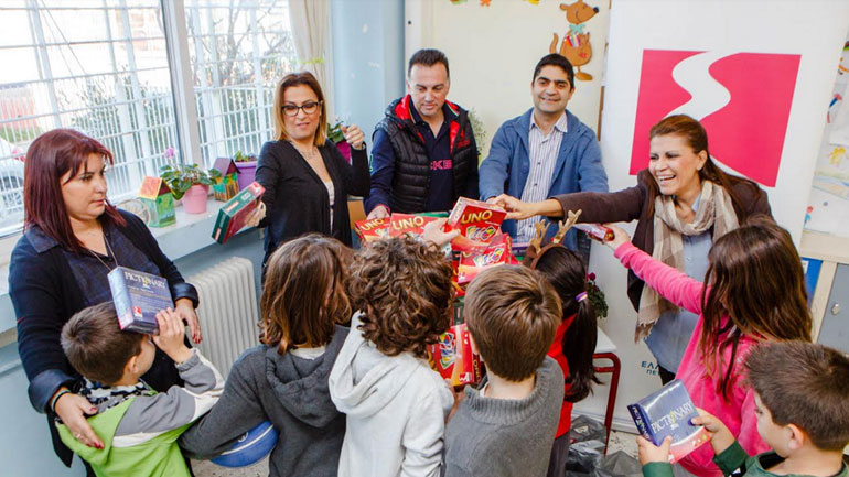 Η ΕΚΟ μοιράζει παιχνίδια, χαρά και χαμόγελα
