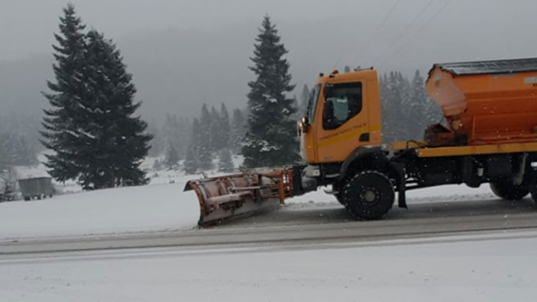 Χιονίζει στη Δυτική Θεσσαλία – Ανοικτό το οδικό δίκτυο