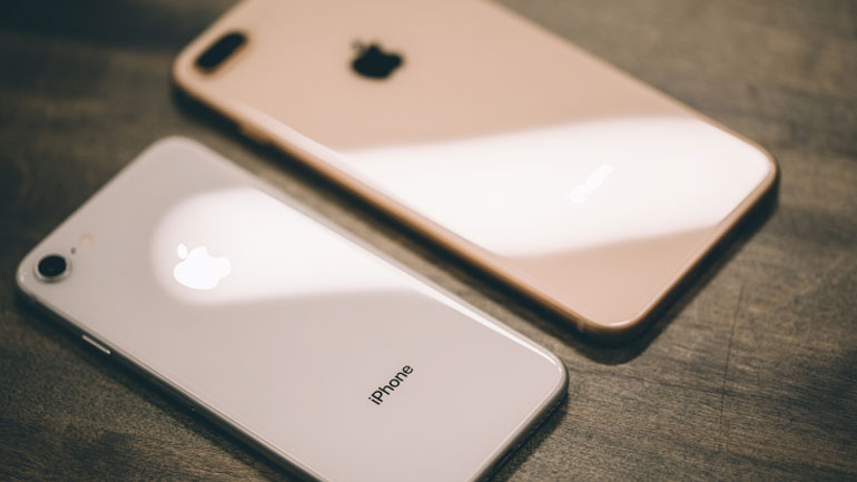 Η Apple επιβεβαιώνει ότι αποδυναμώνει τα παλαιότερα iPhone – Διαβάστε γιατί