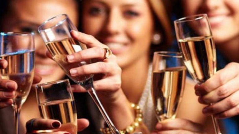 Πώς να επιβιώσεις από το «hangover» των γιορτών