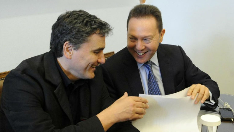 Τι κρύβει ο ξαφνικός πόλεμος Μαξίμου – Στουρνάρα