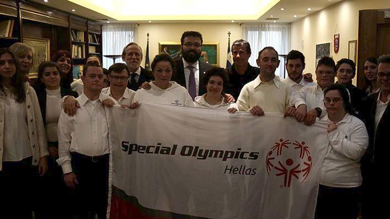 Αθλητές των Special Olympics έψαλλαν τα κάλαντα στον υφ. Αθλητισμού Γ. Βασιλειάδη και στον γγΑ Ι. Συναδινό