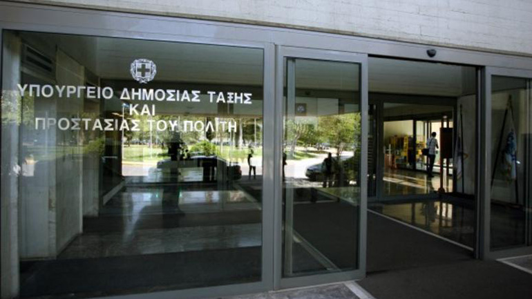 Επιστροφή πινακίδων και αδειών μόνο για παράνομες σταθμεύσεις, ενόψει των Χριστουγέννων