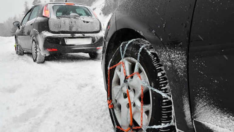 Κλειστή η Πεντέλη, με αλυσίδες η κίνηση των οχημάτων στην Πάρνηθα