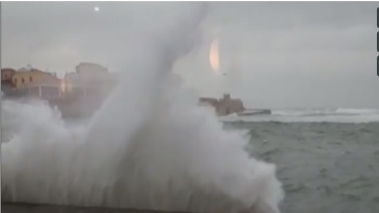 Επίδειξη… δύναμης της Φύσης στο λιμάνι των Χανίων Επίδειξη… δύναμης της Φύσης στο λιμάνι των Χανίων