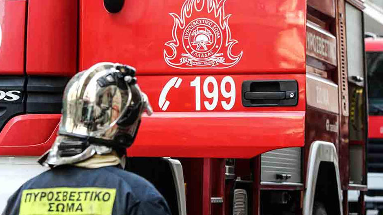 Πυρκαγιά σε κλειστό μηχανουργείο στο Θησείο