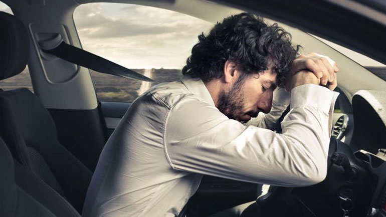 Οι χαμένες ώρες ύπνου διπλασιάζουν τον κίνδυνο τροχαίου
