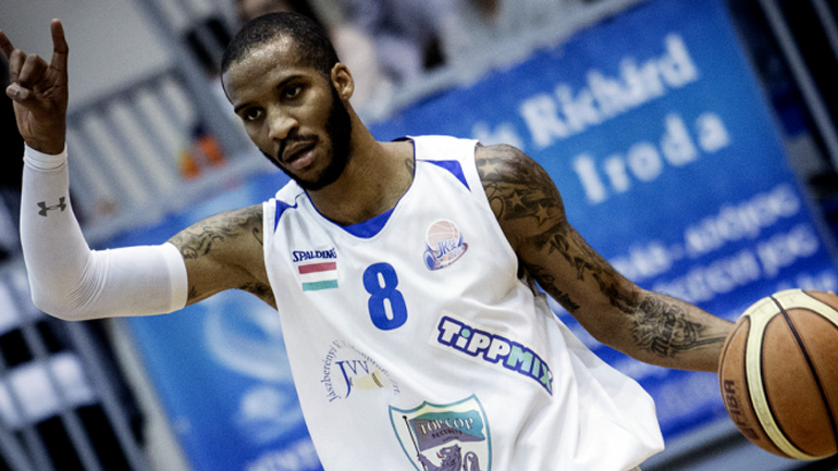 Στον Κόροιβο ο Τράβις Κον