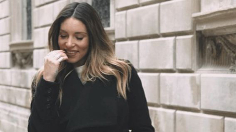 Αθηνά Οικονομάκου: Χριστουγεννιάτικες βόλτες στον 7ο μήνα της εγκυμοσύνης της