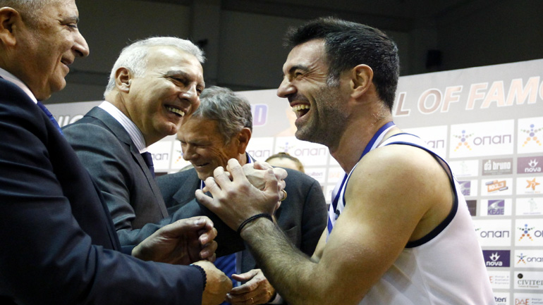 Παρουσία πλήθους κόσμου η τιμητική εκδήλωση, φιλανθρωπικού χαρακτήρα για τον Νίκο Γκάλη