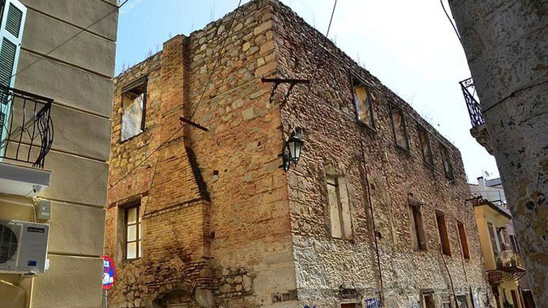 Ερειπωμένα κτήρια της Αθήνας «ξαναγεννιούνται» ως εστίες εμπορίου