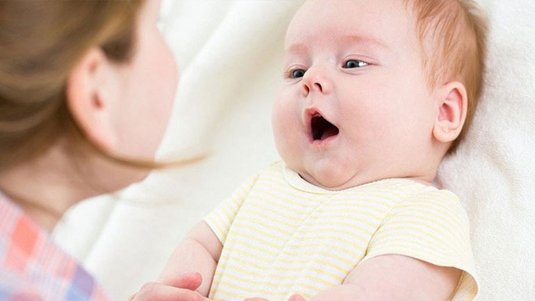 Γιατί πρέπει να μιλάτε στα μωρά σαν να είναι ενήλικες