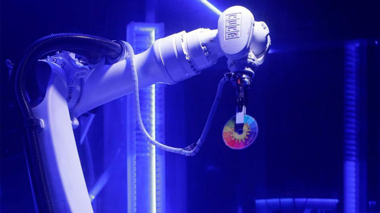 Ρομπότ ανέλαβε καθήκοντα DJ σε κλαμπ της Πράγας