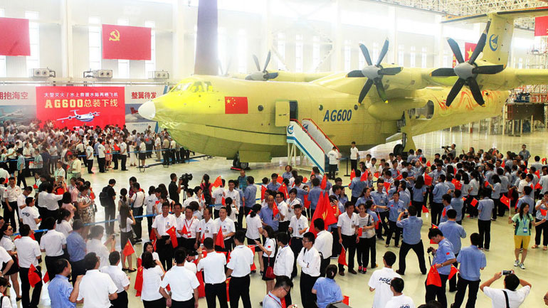 Κίνα: Με επιτυχία ολοκλήρωσε την παρθενική του πτήση το πρώτο μεγάλο αμφίβιο αεροσκάφος