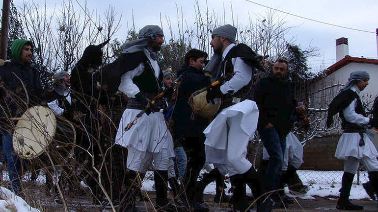 Οι Μωμόγεροι, το έθιμο της Πατερίτσας και τα Ραγκουτσάρια Καστοριάς