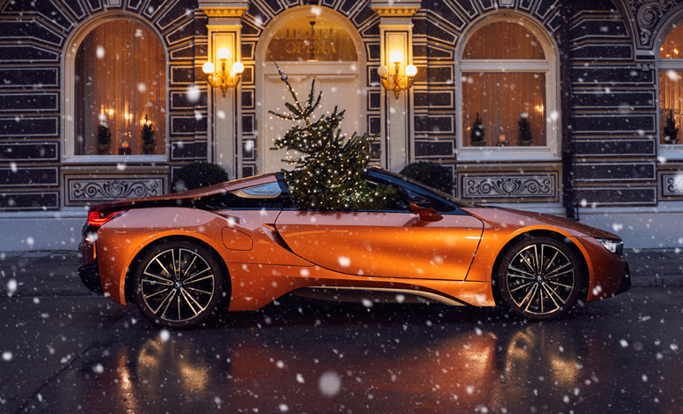 Καλά Χριστούγεννα, χιονισμένα με υγεία και πολύ κέφι!!!!