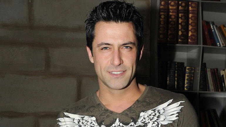 Τραυματίστηκε σοβαρά σε τροχαίο ο παρουσιαστής Κωνσταντίνος Αγγελίδης