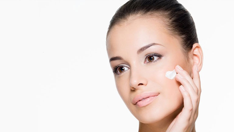 Αντηλιακή κρέμα προσώπου και τον χειμώνα! Έτσι θα την φτιάξετε μόνοι σας