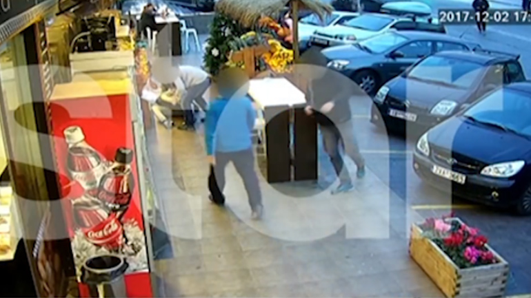 Η στιγμή της σύλληψης του Σέρβου με τα 135 κιλά κοκαΐνης στη Βάρκιζα Η στιγμή της σύλληψης του Σέρβου με τα 135 κιλά κοκαΐνης στη Βάρκιζα