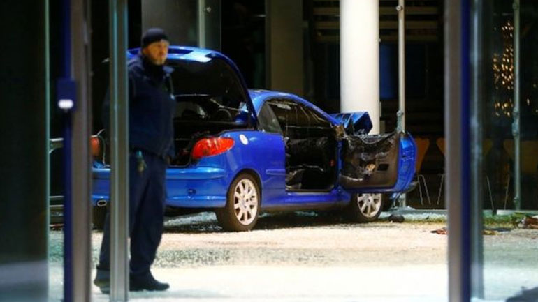 Βερολίνο: Οδηγός «μπούκαρε» στα γραφεία του SPD