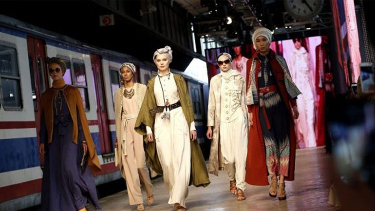 Μόδα με πέπλο – Μία μεγάλη τάση της δεκαετίας