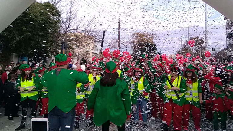Χιλιάδες Αγιο-Βασίληδες «πλημμύρισαν» τα Χανιά