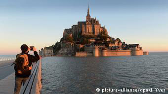 Τουριστικός μαγνήτης το Αββαείο του Μον-Σαιν-Μισέλ στην Νορμανδία