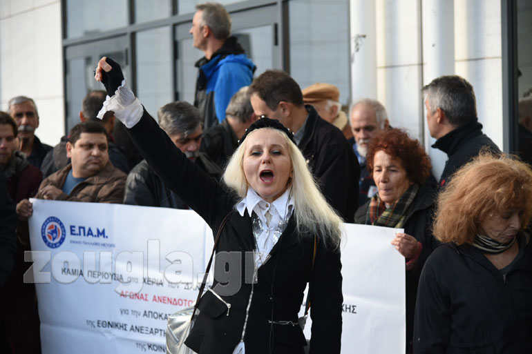 Μέλη του ΕΠΑΜ συμμετέχουν στη διαμαρτυρία