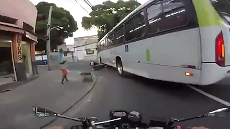 Πως να μην προσπερνάτε λεωφορεία με τη μοτοσυκλέτα σας