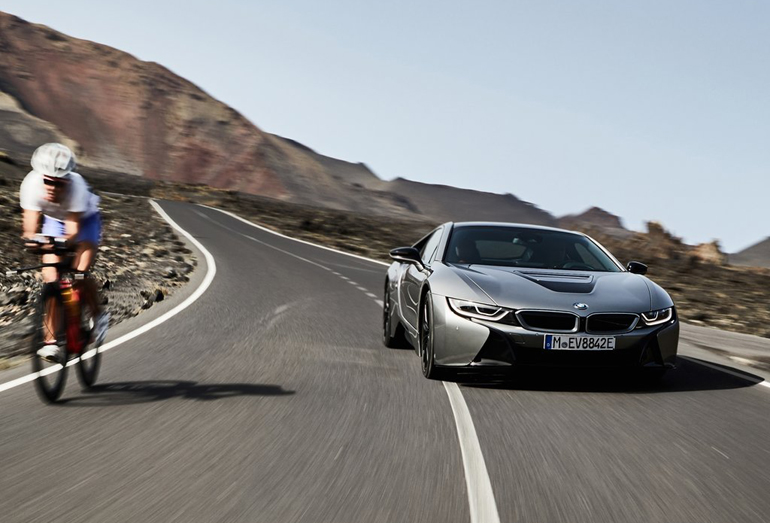 Η BMW δείχνει το μέλλον με το i8 οπότε και ήταν λογικό να παίξει το ρόλο του στις αναζητήσεις της μάρκας στο Google