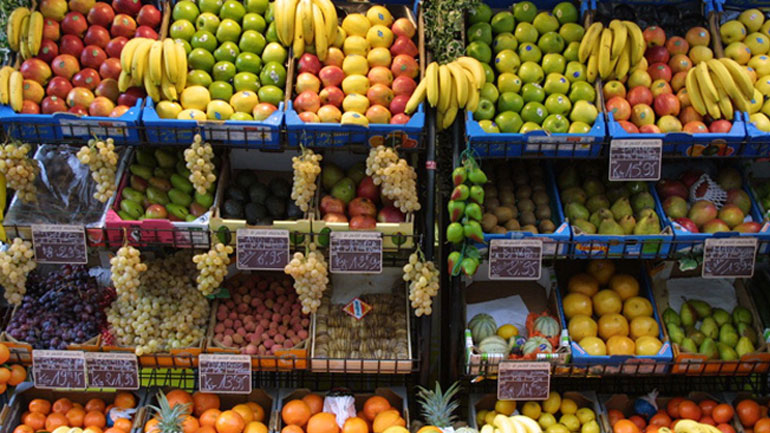 Δέσμευση φρούτων χωρίς ταυτότητα στον Πειραιά