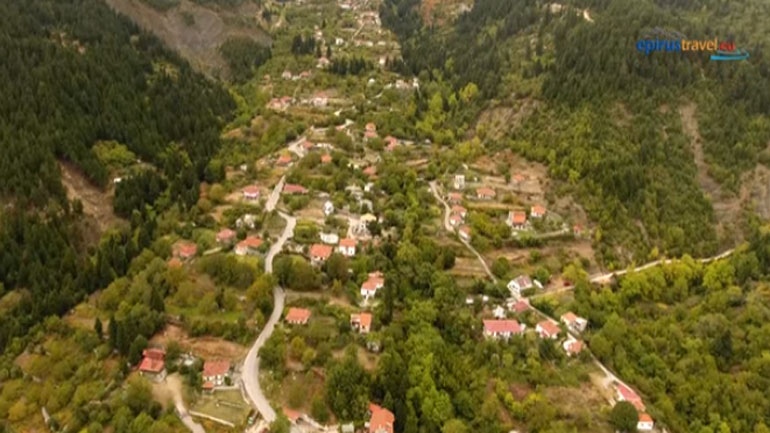 Χαμηλή πτήση πάνω από το Αθαμάνιο Άρτας, στους πρόποδες της Πίνδου